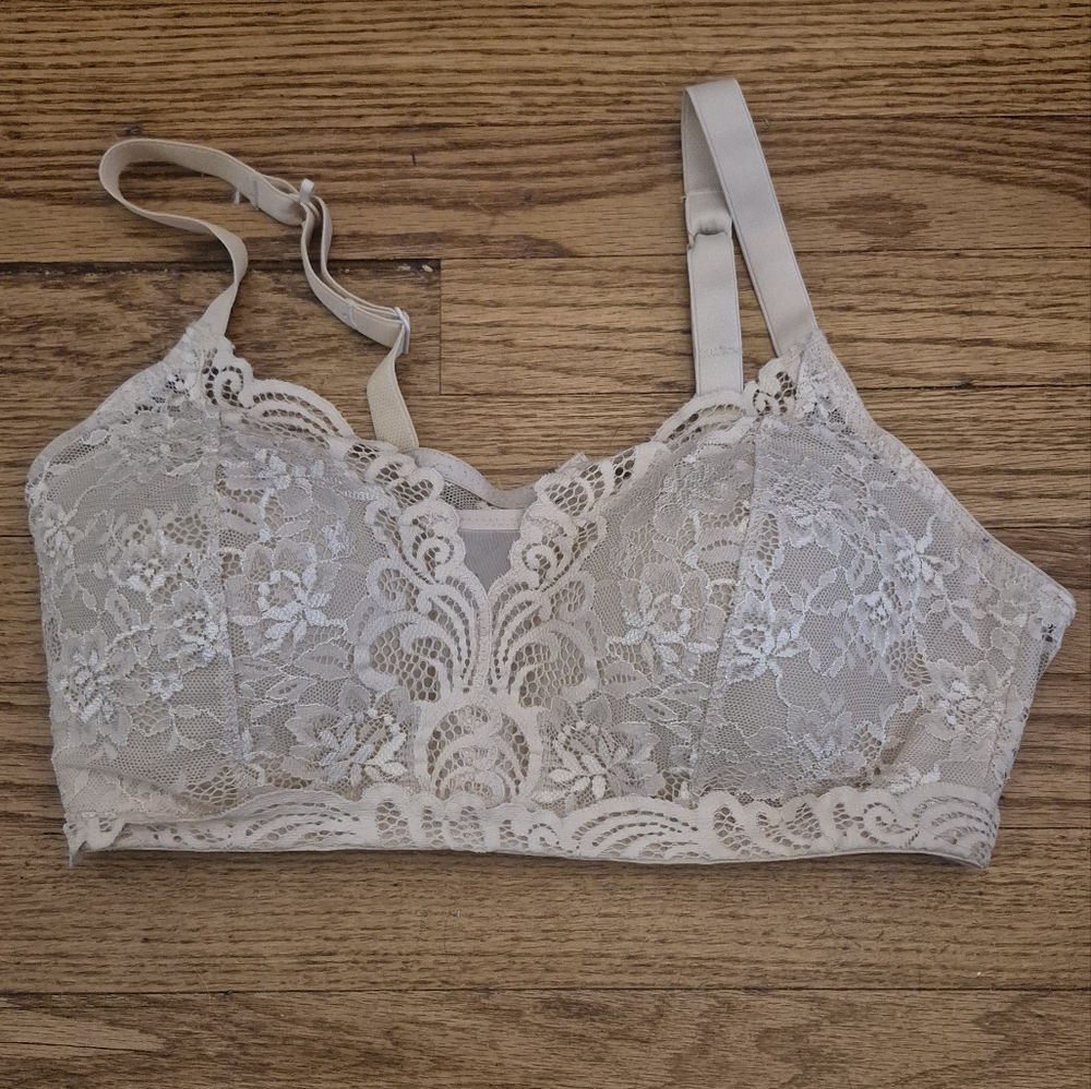 Bali Lace Wire Free Convertible Back Bra Medium Lace Molded Cups Feminine Sexy